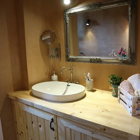 Luxurious Angelina Daire *