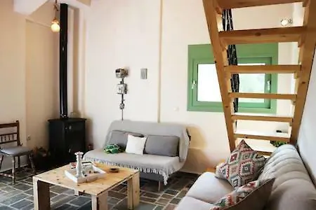Luxurious Angelina 카라보밀로스